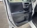 落ち着いた色合いで、車内空間に調和します。シンプルなデザインが、洗練された雰囲気を演出。質感も良好です。◆画像認識AIによる推定であり実際と異なる場合があります。