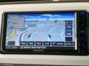 目的地までスムーズに案内。高精細な表示で、初めての道も安心して運転できます。カーナビゲーションで快適なドライブをサポートします。