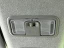 室内灯は、夜間の車内を明るく照らし、乗員の乗り降りや足元を照らします。空間をより快適に過ごせる工夫が凝らされています。