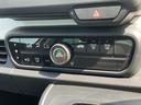 操作しやすいエアコン廻りは、快適な車内環境を素早く実現。温度や風量も細かく調整でき、快適なドライブをサポートします。