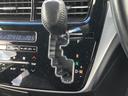 確実なシフトチェンジを可能にするシフトレバー。スムーズな加速と減速をサポートし、快適なドライブを実現します。