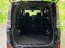 後席を使用した状態でも荷室スペースを確保でき、日々の荷物からお出かけの荷物まで積み込みやすい空間です。開口部も広く、荷物の出し入れをスムーズに行えます。