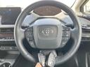 手元のボタンから各種操作にアクセスでき、運転姿勢を保ちながら扱いやすい設計です。握りやすい形状で、日々の運転を快適にサポートします。