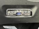 ETC車載器を備えており、対応する料金所ではETCを利用して通過できます。高速道路やスマートインターチェンジを利用する機会のある方にも便利な装備です。
