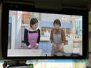 大きく見やすい画面でテレビ番組を楽しめる装備です。停車中の休憩時間などに映像を視聴でき、車内で過ごすひとときをより充実させてくれます。