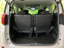 荷室から前方まで見通せるレイアウトで、三列目を使う際の荷物スペースも確認しやすい構成です。床面には奥行きがあり、日常の荷物を積み込む場面にも活用できます。