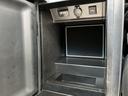 ふた付きの収納スペースを備え、車内で使う小物をまとめて整理するのに便利です。必要なものを手元に置きやすく、室内をすっきり使いたい方におすすめです。