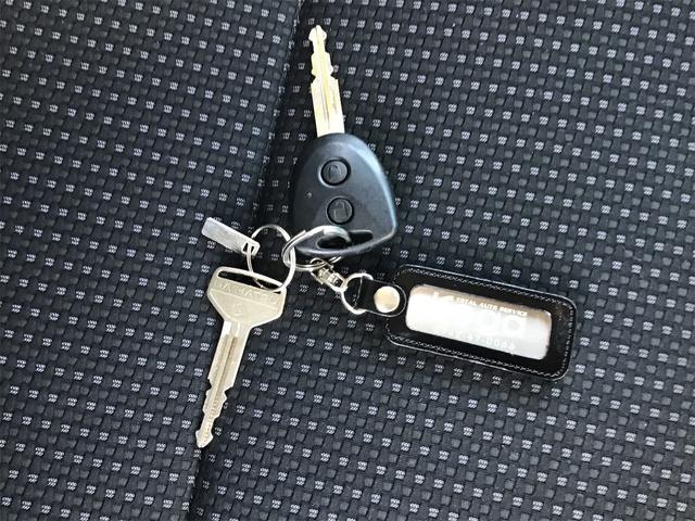 ハイゼットカーゴ ＤＸ　ＳＡＩＩＩ　４ＷＤ　４ＡＴ　メモリーナビ　スマートアシスト　両側スライドドア　キーレス　ＩＲカットフィルム　荷室ボード（純正）ルーフエンドスポイラー（純正）　オーバーヘッドネット（純正）（24枚目）