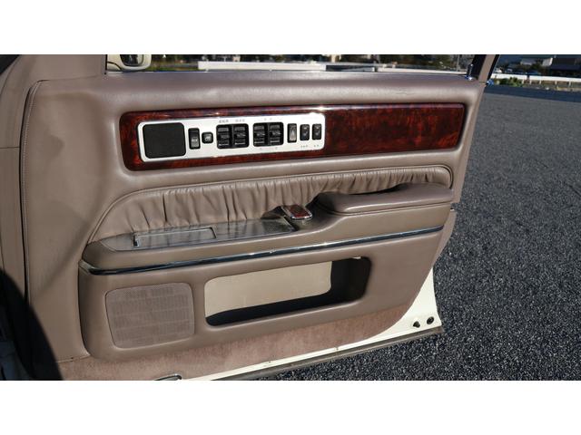 標準仕様車 デュアルEMVパッケージ 新車時オーダーパールホワイト・オプションブロンズガラス・オーキッド内装色・後期仕様・エアサスコントローラー・タイヤ4本新品・地デジ・純正ドアミラー(20枚目)