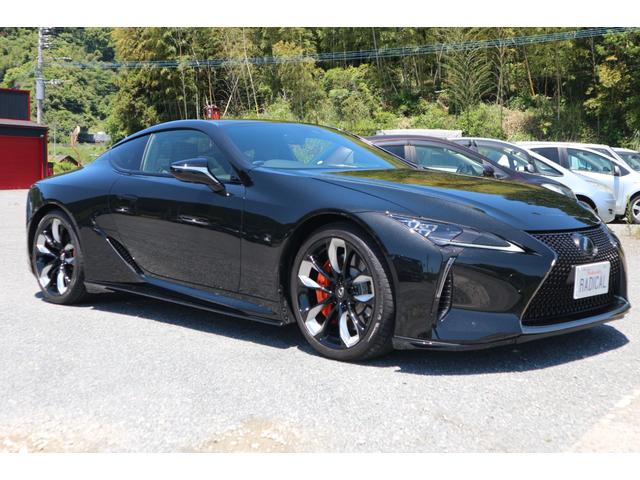 ＬＣ５００　Ｌパッケージ　マイナーチェンジ後モデル　現行モデル　ガラスパノラマルーフ　ＯＰ２１インチ　ナビ　ＴＶ　１オーナー車両　ガレージ保管　ＯＰキャリパーオレンジ　１０００キロ台(3枚目)