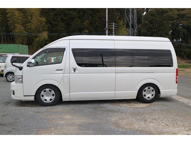 ハイエースワゴン グランドキャビン　モデリスタウインチ　荷台仮装済み　ベット　対面シート　　テーブル　１０人乗り　車いす登録　車いすラダー床下収納（8枚目）
