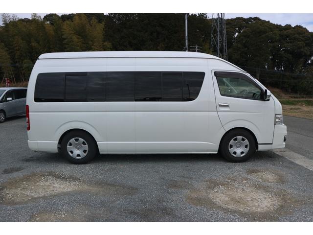 ハイエースワゴン グランドキャビン　モデリスタウインチ　荷台仮装済み　ベット　対面シート　　テーブル　１０人乗り　車いす登録　車いすラダー床下収納（9枚目）