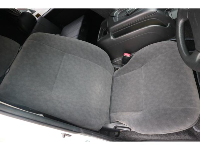 ハイエースワゴン グランドキャビン　モデリスタウインチ　荷台仮装済み　ベット　対面シート　　テーブル　１０人乗り　車いす登録　車いすラダー床下収納（12枚目）