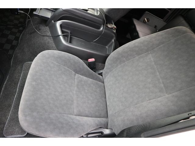 ハイエースワゴン グランドキャビン　モデリスタウインチ　荷台仮装済み　ベット　対面シート　　テーブル　１０人乗り　車いす登録　車いすラダー床下収納（15枚目）