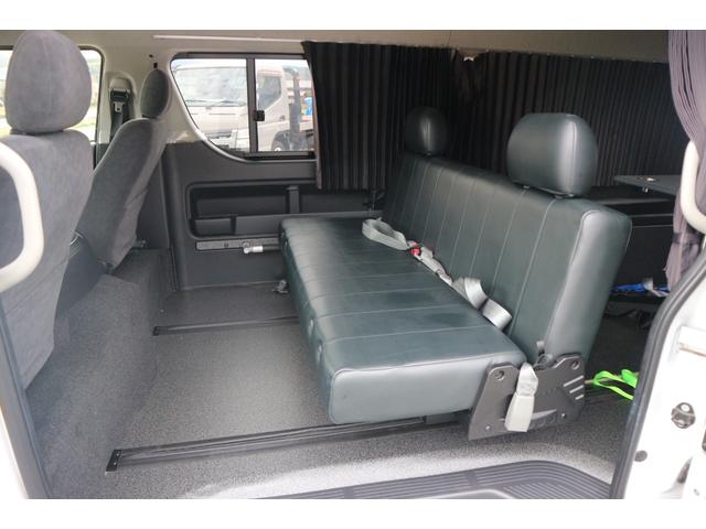 ハイエースワゴン グランドキャビン　モデリスタウインチ　荷台仮装済み　ベット　対面シート　　テーブル　１０人乗り　車いす登録　車いすラダー床下収納（29枚目）