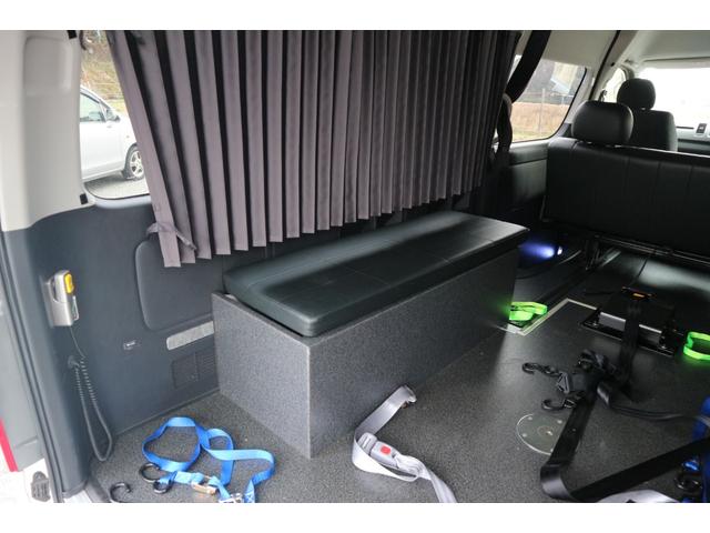 ハイエースワゴン グランドキャビン　モデリスタウインチ　荷台仮装済み　ベット　対面シート　　テーブル　１０人乗り　車いす登録　車いすラダー床下収納（33枚目）
