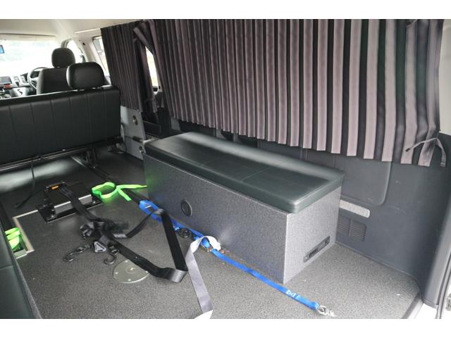 ハイエースワゴン グランドキャビン　モデリスタウインチ　荷台仮装済み　ベット　対面シート　　テーブル　１０人乗り　車いす登録　車いすラダー床下収納（34枚目）