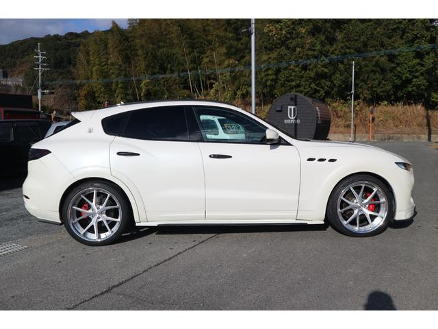 レヴァンテ ベースグレード　リープデザインワイドボディーキット　カーボンエアロ　ハイアパーフォージード　カーボンインテリア　ハーマンオーディオ（4枚目）