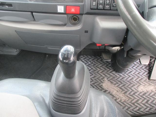 タイタントラック フルワイドローDX ディーゼルターボ 1.5t積み メッキパーツ リアWタイヤ 集中ドアロック DPF洗浄済 リアブレーキOH済 荷台床張り替え済 縞板張り 荷台10尺(14枚目)