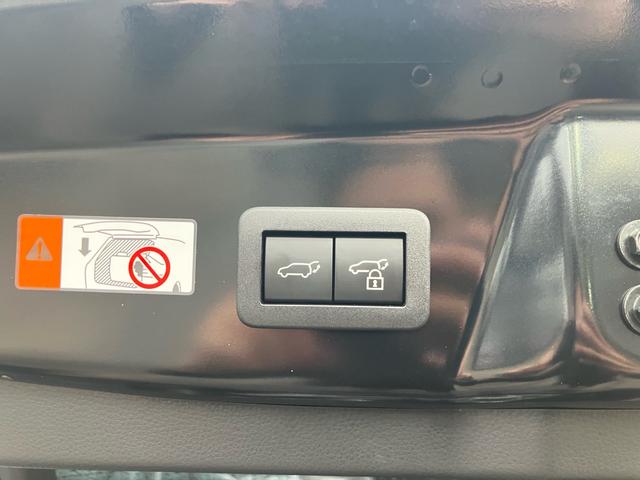 プリウス Z ブラインドスポットモニター モデリスタエアロ ナビ バックカメラ スマートキー プッシュスタート アイドリングストップ LEDヘッドランプ パワーシート シートヒーター 置くだけ充電(12枚目)