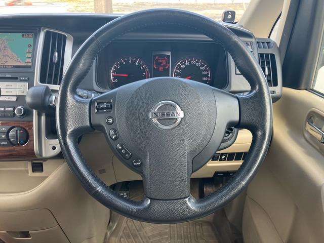 セレナ ２０Ｇ　ナビ　テレビ　バックモニター　コーナーセンサー　ＥＴＣ　両側電動スライドドア　１００Ｖ電源　ＵＳＢ　キーレスエントリー　オートライト（39枚目）