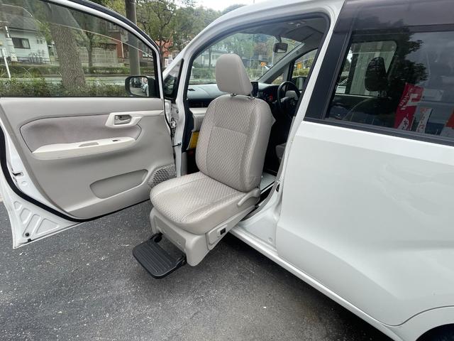 ムーヴ 　フロントシートリフトＬ　福祉車両　７２３００ｋｍ　ナビ　ＴＶ　キーレス　助手席電動回転シート（10枚目）