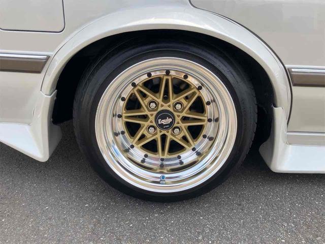 マークII 　グランデリミテッド　ツインカム２４　車高調　ナニワステンタコ足　オーバーフェンダー車幅公認　デジパネ　１４インチアルミホイール　５速ＭＴ　パワーシート（37枚目）