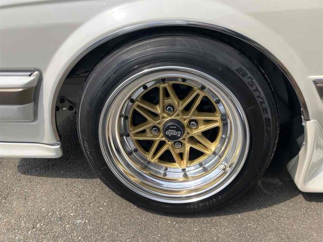 マークII 　グランデリミテッド　ツインカム２４　車高調　ナニワステンタコ足　オーバーフェンダー車幅公認　デジパネ　１４インチアルミホイール　５速ＭＴ　パワーシート（39枚目）