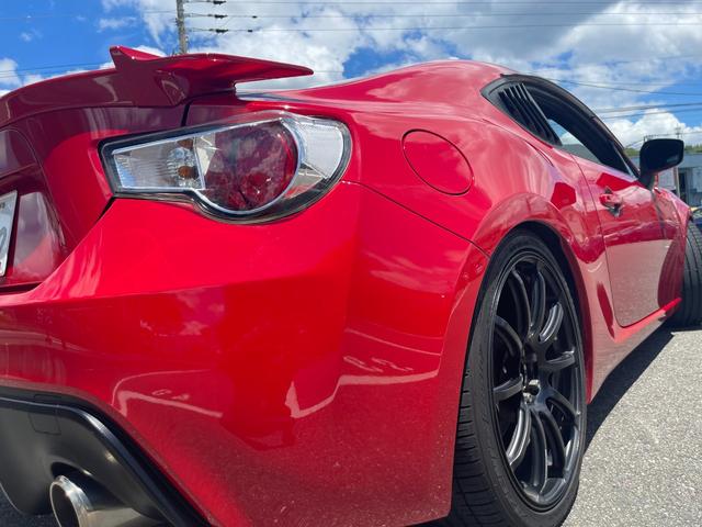 ８６ ＧＴ　即ドリ　機械式ＬＳＤ　ダムドフロントバンパー　カーボンボンネット　テイン車高調　アドバンレーシング１９インチホイール　純正リヤスポイラー　フロント廻りに軽度な修復歴が有ります。（3枚目）