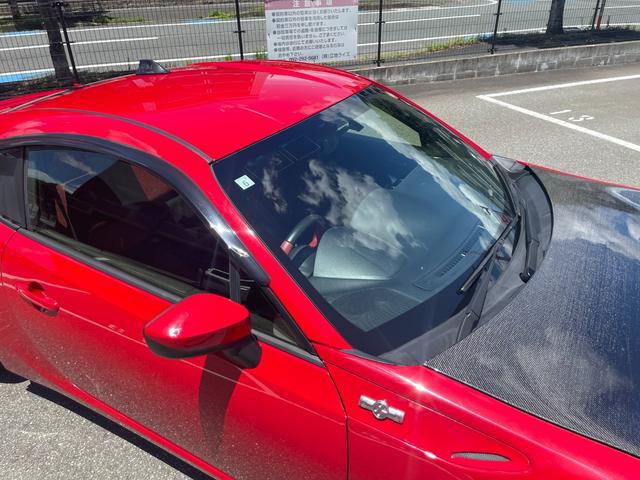 ８６ ＧＴ　即ドリ　機械式ＬＳＤ　ダムドフロントバンパー　カーボンボンネット　テイン車高調　アドバンレーシング１９インチホイール　純正リヤスポイラー　フロント廻りに軽度な修復歴が有ります。（5枚目）