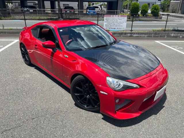 ８６ ＧＴ　即ドリ　機械式ＬＳＤ　ダムドフロントバンパー　カーボンボンネット　テイン車高調　アドバンレーシング１９インチホイール　純正リヤスポイラー　フロント廻りに軽度な修復歴が有ります。（7枚目）