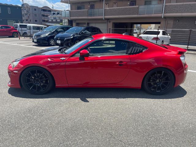 ８６ ＧＴ　即ドリ　機械式ＬＳＤ　ダムドフロントバンパー　カーボンボンネット　テイン車高調　アドバンレーシング１９インチホイール　純正リヤスポイラー　フロント廻りに軽度な修復歴が有ります。（9枚目）