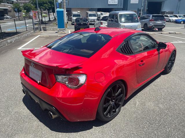 ８６ ＧＴ　即ドリ　機械式ＬＳＤ　ダムドフロントバンパー　カーボンボンネット　テイン車高調　アドバンレーシング１９インチホイール　純正リヤスポイラー　フロント廻りに軽度な修復歴が有ります。（11枚目）
