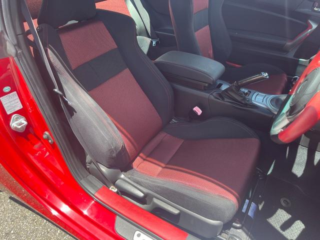８６ ＧＴ　即ドリ　機械式ＬＳＤ　ダムドフロントバンパー　カーボンボンネット　テイン車高調　アドバンレーシング１９インチホイール　純正リヤスポイラー　フロント廻りに軽度な修復歴が有ります。（33枚目）