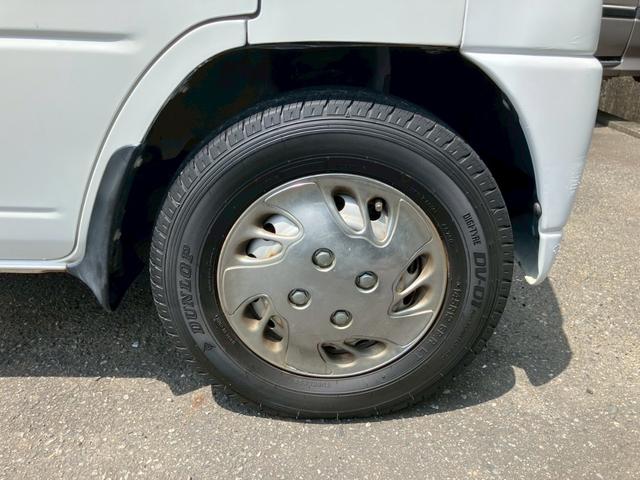 ミニキャブトラック Ｖタイプ　５速マニュアル車　エアコン　パワステ　ＦＭ／ＡＭラジオ　ヘッドライトレベライザー　３方開　積載量３５０ｋｇ（6枚目）