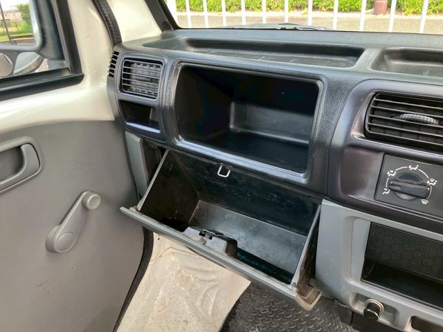 ミニキャブトラック Ｖタイプ　５速マニュアル車　エアコン　パワステ　ＦＭ／ＡＭラジオ　ヘッドライトレベライザー　３方開　積載量３５０ｋｇ（10枚目）