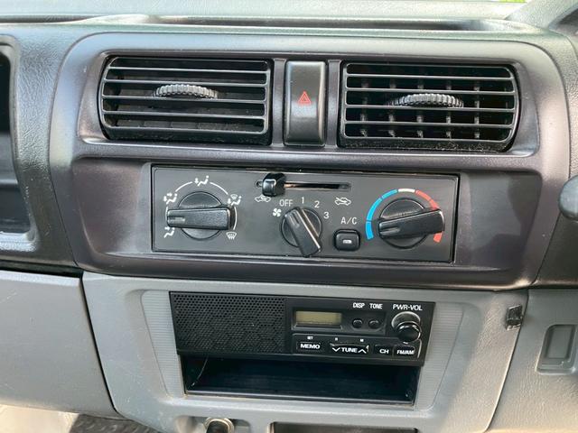 ミニキャブトラック Ｖタイプ　５速マニュアル車　エアコン　パワステ　ＦＭ／ＡＭラジオ　ヘッドライトレベライザー　３方開　積載量３５０ｋｇ（13枚目）