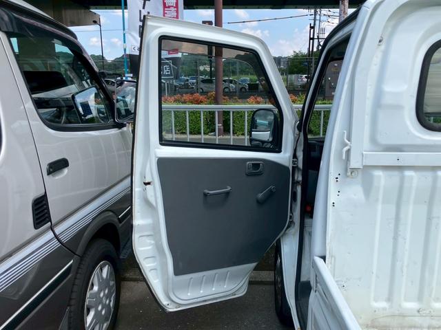 ミニキャブトラック Ｖタイプ　５速マニュアル車　エアコン　パワステ　ＦＭ／ＡＭラジオ　ヘッドライトレベライザー　３方開　積載量３５０ｋｇ（22枚目）