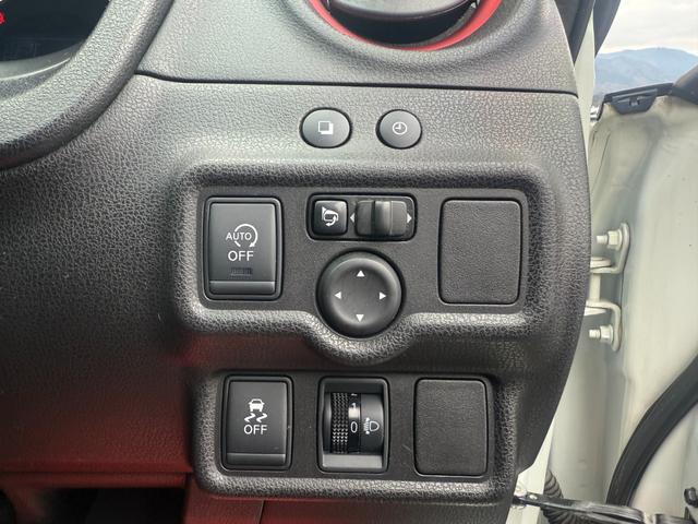 ノート ニスモ　ポリマーコート　内装クリーニング済み　社外ＬＥＤヘッドライト　純正ＳＤナビ　フルセグＴＶ　ＤＶＤ再生可　Ｂｌｕｅｔｏｏｔｈオーディオ　ＥＴＣ　バックカメラ　エンジンオイル　オイルエレメント交換整備済（8枚目）