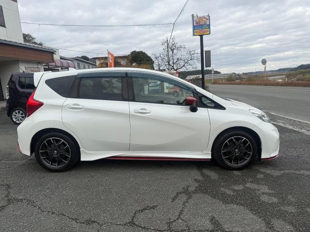 ノート ニスモ　ポリマーコート　内装クリーニング済み　社外ＬＥＤヘッドライト　純正ＳＤナビ　フルセグＴＶ　ＤＶＤ再生可　Ｂｌｕｅｔｏｏｔｈオーディオ　ＥＴＣ　バックカメラ　エンジンオイル　オイルエレメント交換整備済（12枚目）