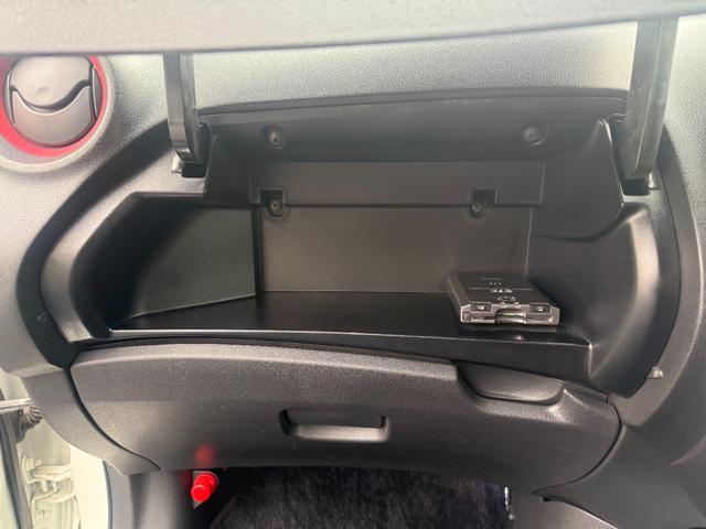 ノート ニスモ　ポリマーコート　内装クリーニング済み　社外ＬＥＤヘッドライト　純正ＳＤナビ　フルセグＴＶ　ＤＶＤ再生可　Ｂｌｕｅｔｏｏｔｈオーディオ　ＥＴＣ　バックカメラ　エンジンオイル　オイルエレメント交換整備済（29枚目）