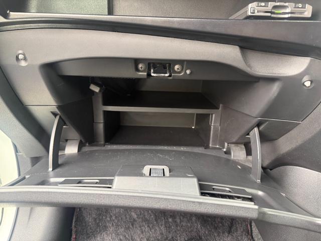 ノート ニスモ　ポリマーコート　内装クリーニング済み　社外ＬＥＤヘッドライト　純正ＳＤナビ　フルセグＴＶ　ＤＶＤ再生可　Ｂｌｕｅｔｏｏｔｈオーディオ　ＥＴＣ　バックカメラ　エンジンオイル　オイルエレメント交換整備済（32枚目）