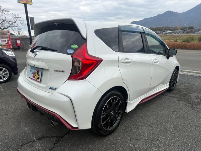 ノート ニスモ　ポリマーコート　内装クリーニング済み　社外ＬＥＤヘッドライト　純正ＳＤナビ　フルセグＴＶ　ＤＶＤ再生可　Ｂｌｕｅｔｏｏｔｈオーディオ　ＥＴＣ　バックカメラ　エンジンオイル　オイルエレメント交換整備済（41枚目）