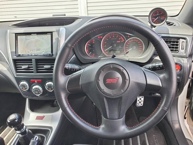 インプレッサ ＷＲＸ　ＳＴｉ　純正オプション鍛造ＳＴｉ１８ＡＷ　純正オプションＲＥＣＡＲＯシート　純正オプションＳＴｉマフラー　ＳＴｉフロントアンダースポイラー　ブースト計　ＳＴｉタワーバー　ＳＴｉシフトノブ　社外ナビＴＶ　ＥＴＣ（22枚目）