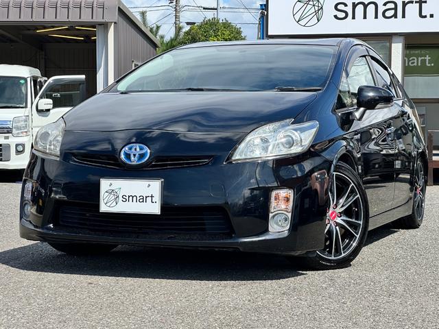 プリウス Ｓ　純正ＨＤＤナビ　フルセグ　Ｂｌｕｅｔｏｏｔｈ　ＤＶＤ再生　ＣＤ　バックカメラ　ＥＴＣ　社外１７インチアルミ　車高調　マフラーカッター　ＨＩＤヘッドライト　ＨＩＤフォグ　スマートキー　プッシュスタート（2枚目）