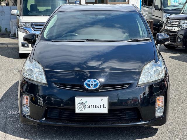 プリウス Ｓ　純正ＨＤＤナビ　フルセグ　Ｂｌｕｅｔｏｏｔｈ　ＤＶＤ再生　ＣＤ　バックカメラ　ＥＴＣ　社外１７インチアルミ　車高調　マフラーカッター　ＨＩＤヘッドライト　ＨＩＤフォグ　スマートキー　プッシュスタート（4枚目）