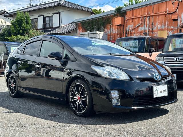 プリウス Ｓ　純正ＨＤＤナビ　フルセグ　Ｂｌｕｅｔｏｏｔｈ　ＤＶＤ再生　ＣＤ　バックカメラ　ＥＴＣ　社外１７インチアルミ　車高調　マフラーカッター　ＨＩＤヘッドライト　ＨＩＤフォグ　スマートキー　プッシュスタート（5枚目）