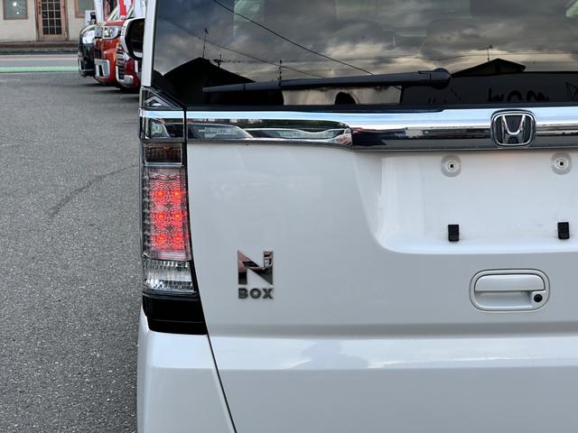 Ｎ－ＢＯＸカスタム Ｇ　ＳＳパッケージ　両側パワースライドドア　ＳＤナビ　フルセグ　Ｂｌｕｅｔｏｏｔｈ　ＤＶＤ再生　ＣＤ　バックカメラ　ＥＴＣ　ＨＩＤヘッドライト　フォグ　社外１５インチアルミ　電動格納ミラー　ベンチシート（21枚目）