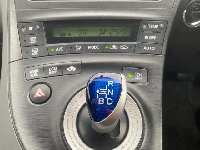 プリウス Ｓツーリングセレクション　ＨＤＤナビ　フルセグ　Ｂｌｕｅｔｏｏｔｈ　ＤＶＤ　ＣＤ　バックカメラ　ＥＴＣ　ＬＥＤヘッドライト　フォグ　スマートキー　プッシュスタート　純正１７インチアルミ（27枚目）