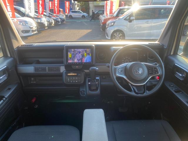 N-VAN+スタイル ファン・ターボホンダセンシング 8インチナビ/フルセグ/DVD再生/バックモニター/ETC/プッシュスタート/スマートキー/アイドリングストップ/両側スライドドア/LEDヘッドライト/フロントフォグランプ(11枚目)